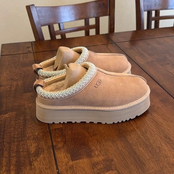 UGG Tan Platform Shoes - Picture 2 of 4